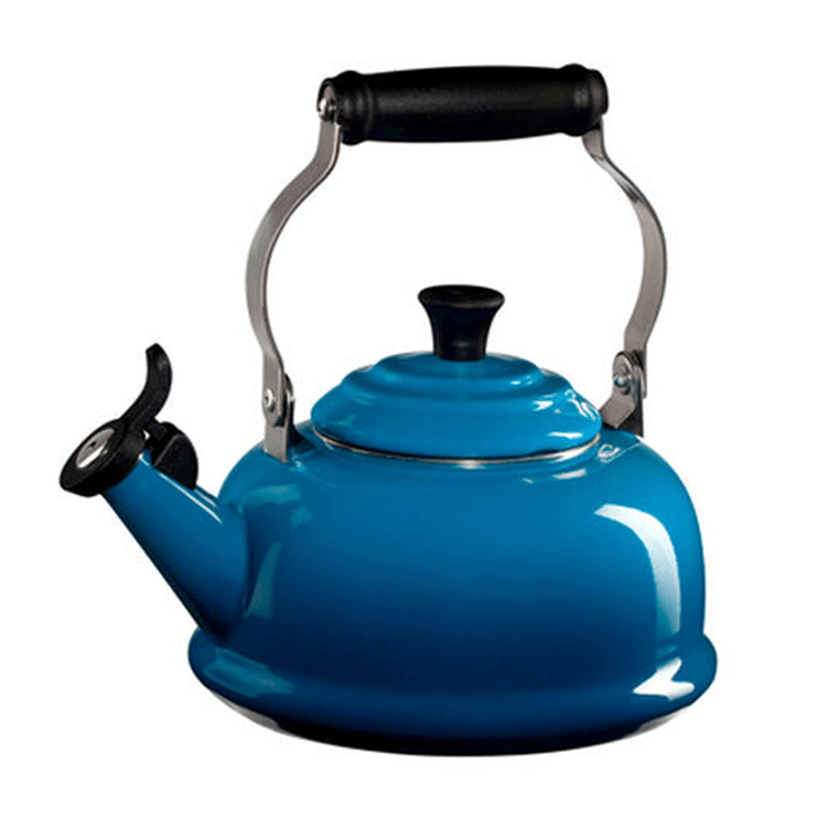 chaleira_com_apito_azul_marseille_le_creuset chaleira_com_apito_azul_marseille_le_creuset