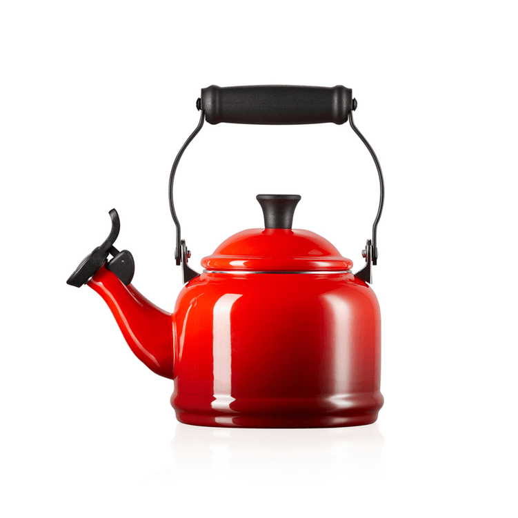 chaleira_demi_com_apito_vermelha_le_creuset_40759_1 chaleira_demi_com_apito_vermelha_le_creuset_40759_1