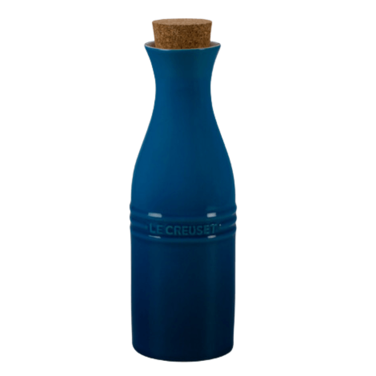 Garrafa_De_Agua_Azul_Marseille_Com_Rolha_750Ml_LeCreuset_43013 Garrafa_De_Agua_Azul_Marseille_Com_Rolha_750Ml_LeCreuset_43013
