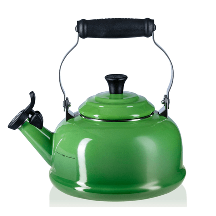 chaleira_tradicional_com_apito_bamboo_green_16litros_le_creuset chaleira_tradicional_com_apito_bamboo_green_16litros_le_creuset