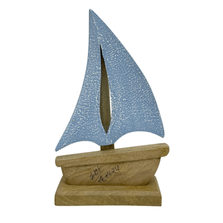 enfeite_barco_vela_azul_em_madeira_entrecasa enfeite_barco_vela_azul_em_madeira_entrecasa