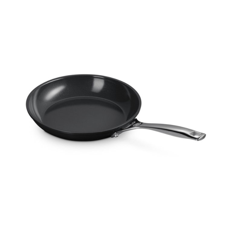 frigideira_rasa_non_stick_ceramic_essential_24cm_le_creuset frigideira_rasa_non_stick_ceramic_essential_24cm_le_creuset