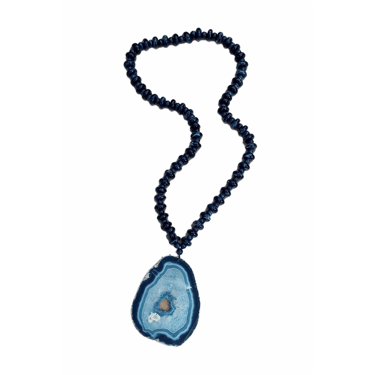 colar_decorativo_mesa_azul