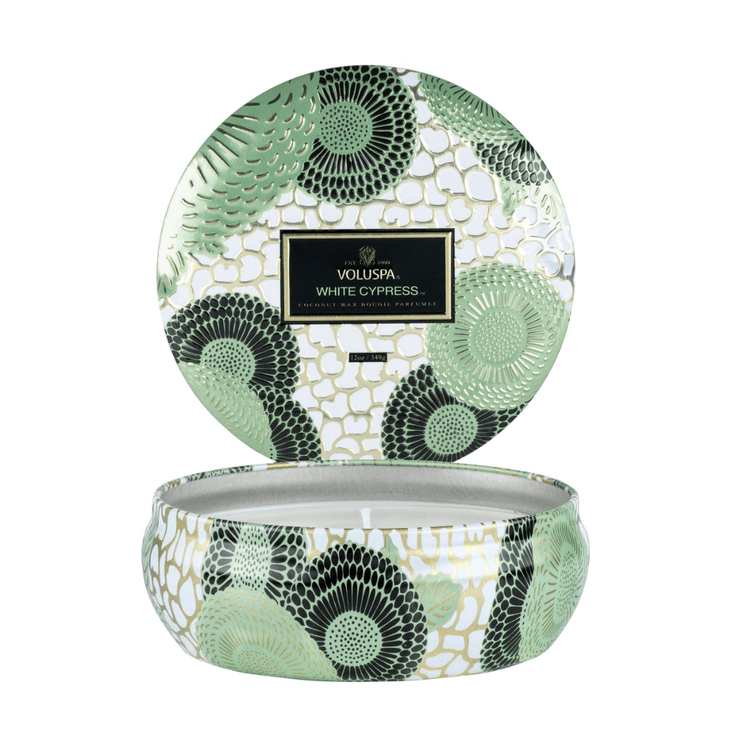 vela_lata_3pavios_60h_relevo_white_cypress_voluspa