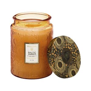 VELA_POTE_VIDRO_G_100H_RELEVO_BALTIC_AMBER_VOLUSPA